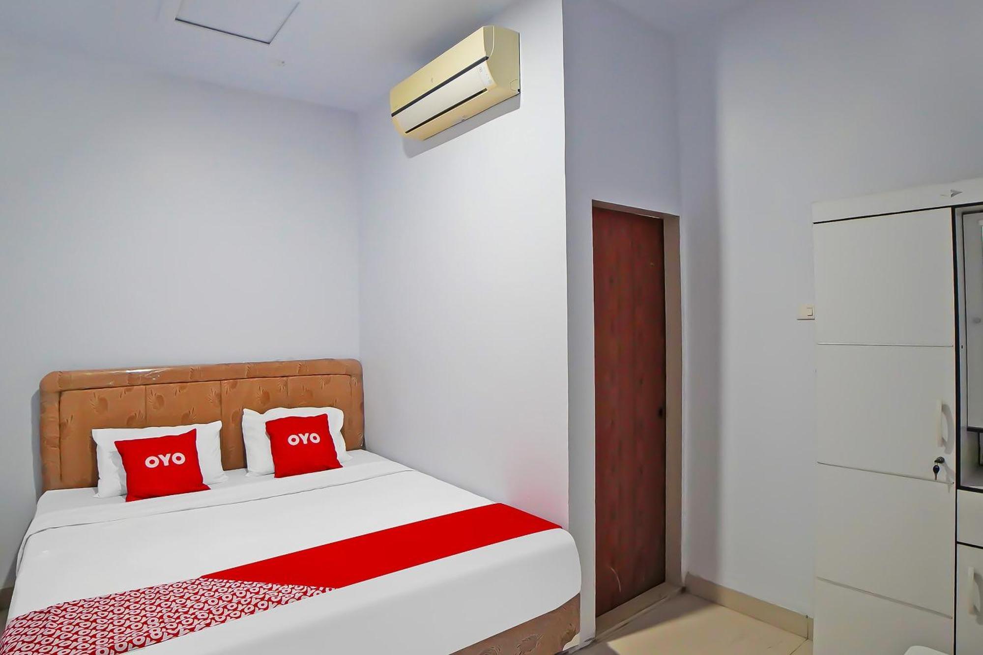 Oyo 92342 Hotel Batik Traveller Medan Exterior photo