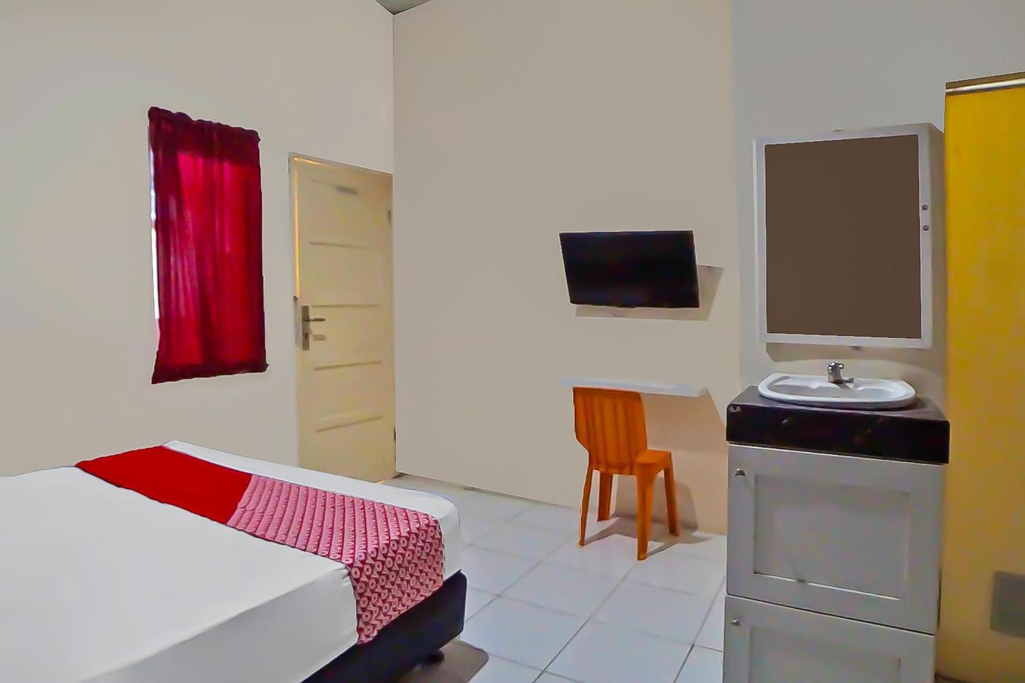 Oyo 92342 Hotel Batik Traveller Medan Exterior photo